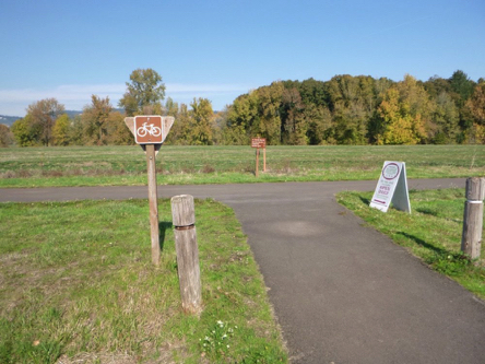 Trail from the visitor center goes across bike path – sign for bike trail - sign for visitor center store